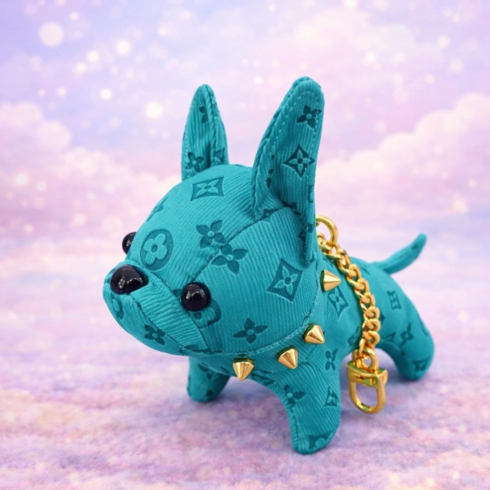 BUY NOW SALE 🔥 Plush Frenchie Bulldog Keychain w/ Gold Spiked Collar and Chain - Picture 13 of 16